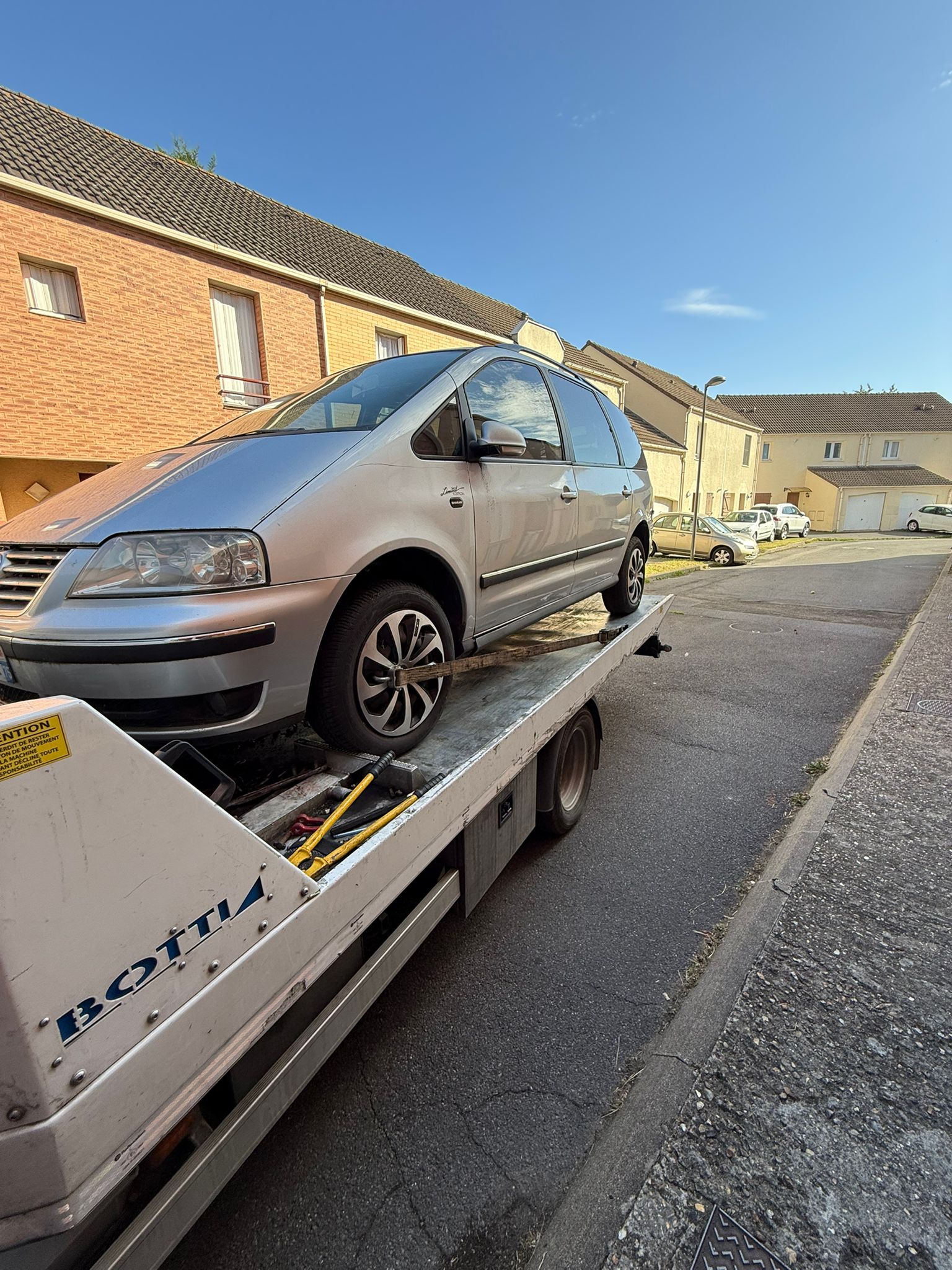 Camion épaviste professionnel en intervention